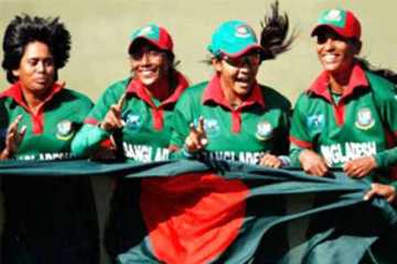বাংলাদেশের মেয়েদের কাছে বিধ্বস্ত পাকিস্তান