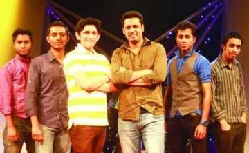 টি-২০ বিশ্বকাপ নিয়ে দূরবীনের গান