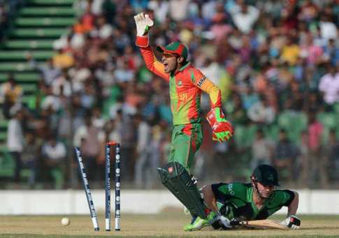 ৭২ রানে গুটিয়ে গেলো আফগানরা