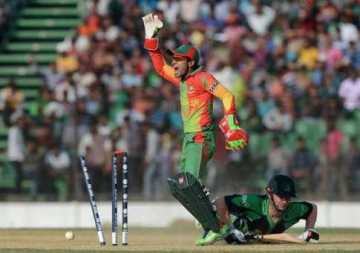 ৭২ রানে গুটিয়ে গেলো আফগানরা