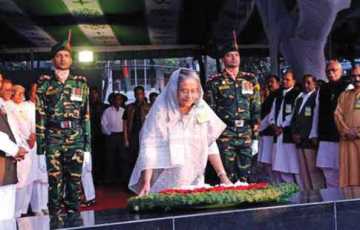 বঙ্গবন্ধুর প্রতিকৃতিতে প্রধানমন্ত্রীর শ্রদ্ধা