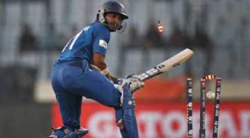 বাতিওয়ালা স্টাম্পের একটা বেলের দামও আই ফোনের সমান!
