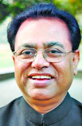 সব হারিয়ে আবুল হোসেন এখন ব্যবসা দেখেন