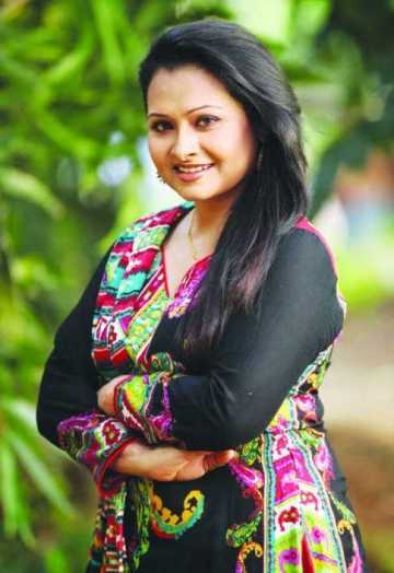 এখন আমি কাজ একটু বেছেই করছি