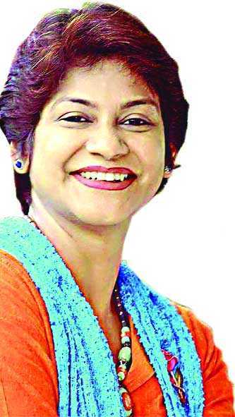 সবাই ক্রিকেটের পেছনে ছুটছে