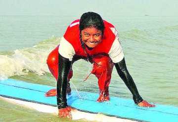 সার্ফিংয়ে বিশ্বজয়ের স্বপ্ন দেখছেন নাহিদা