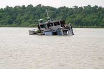 পটুয়াখালীতে যাত্রীবাহী লঞ্চডুবি, ৭ লাশ উদ্ধার