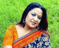 অরুণা বিশ্বাসের \\\'মাল্যদান\\\'