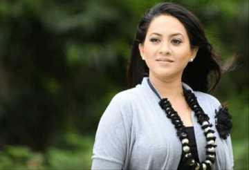 নাটকের সূচনা সঙ্গীত গাইলেন তারিন