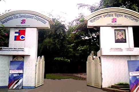 প্রতারণার শিকার চলচ্চিত্র শিল্পীরা