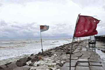 উপকূলে ৩ নম্বর সতর্কসংকেত