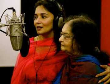 মাকে নিয়ে মাধুরীর পোস্ট