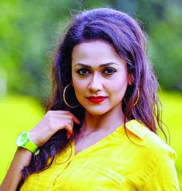 নায়কের খোঁজে আইরিন