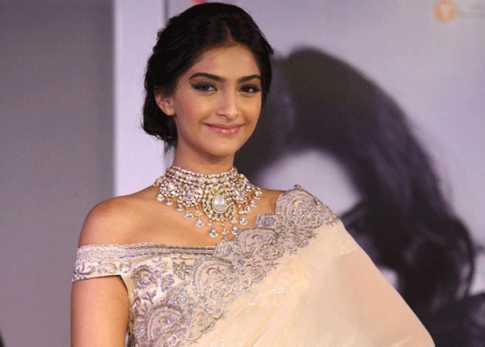 সমকামী চরিত্রে সোনম