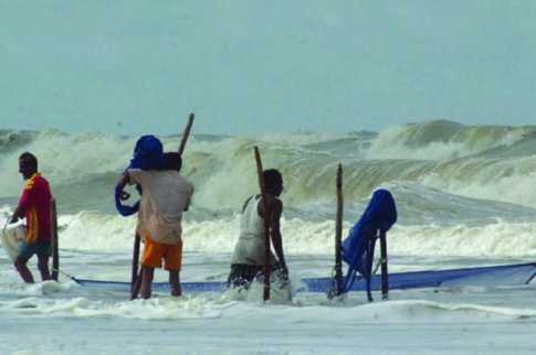 সমুদ্রবন্দরে ৩ নম্বর সতর্ক সংকেত