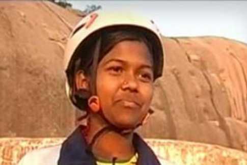 মাত্র ১৩ বছর বয়সে এভারেস্টের চূড়ায় পূর্ণা