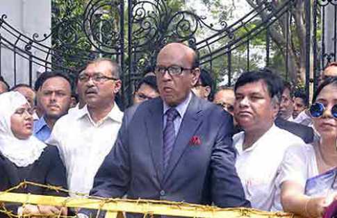 বর্জন ডেকে নিজেই আদালতে খালেদার উপদেষ্টা!