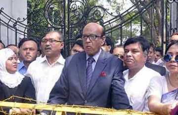 বর্জন ডেকে নিজেই আদালতে খালেদার উপদেষ্টা!