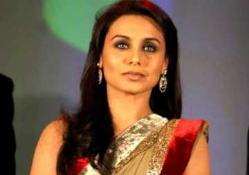 শ্যুটিং ফ্লোরে সিরিয়াস রানী