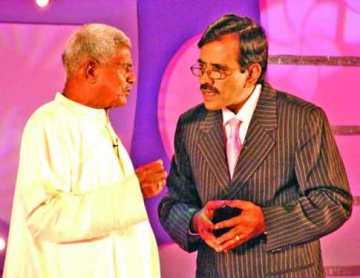 আড়াল থেকে আলোতে 