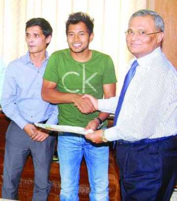 শেখ জামাল ছাড়লেন মুশফিক 