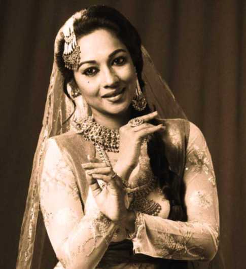 সুচিত্রারূপে মৌটুসী 