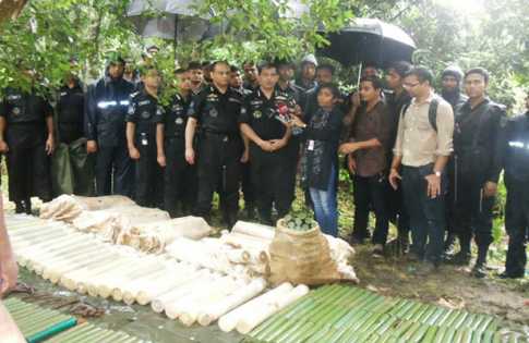 আরও দু\\\'টি বাংকারের সন্ধান, বিপুল পরিমান অস্ত্র উদ্ধার