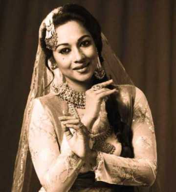 সুচিত্রারূপে মৌটুসী 
