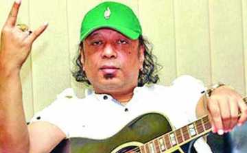 ফুটবল নিয়ে বাচ্চুর গান 