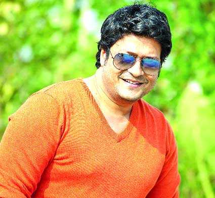 পরিবারের সঙ্গে ফেরদৌস  