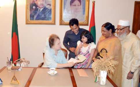 খালেদাকেও মুশফিকের বিয়ের দাওয়াত