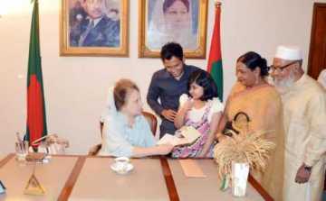 খালেদাকেও মুশফিকের বিয়ের দাওয়াত