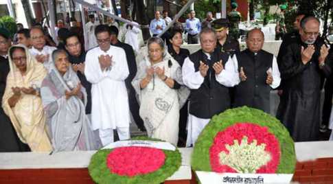 বনানী কবরস্থানে ১৫ আগস্টের শহীদদের প্রতি প্রধানমন্ত্রীর শ্রদ্ধা