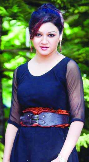 দুর্বলতা ঢাকার চেষ্টায় জয়া 