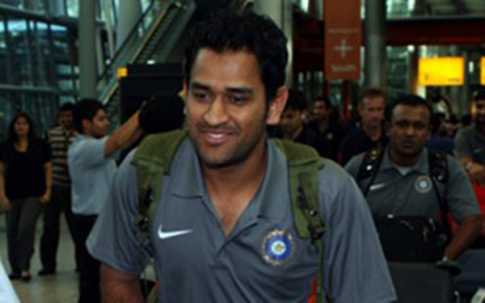 হোটেলে ভূতের ভয় পেলেন ধোনি