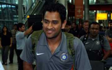 হোটেলে ভূতের ভয় পেলেন ধোনি