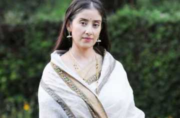 মা হবেন মনীষা!
