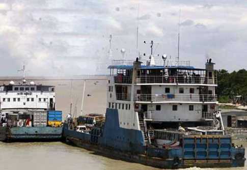 মাওয়া-কাওড়াকান্দি রুটে ফেরি চলাচল শুরু