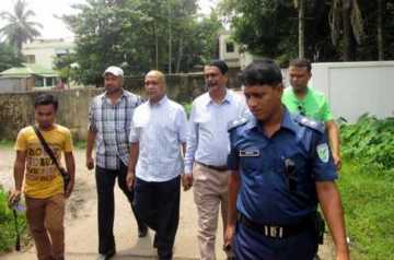 মুজিব ও চালকের কথায় গড়মিল, পুলিশ সুপারের দাবি