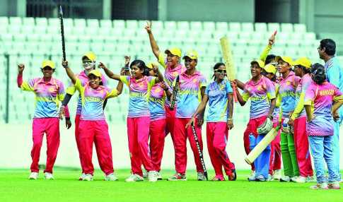 মহিলা ক্রিকেটে ফাইনালে উঠেছে আবাহনী