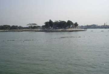 মেঘনায় তেলবাহী ট্যাংকারের ধাক্কায় কোস্টারডুবি