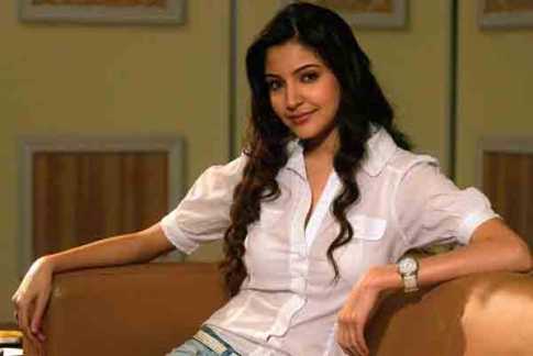 বাংলাদেশী সিনেমার আইটেম গানে অনুষ্কা