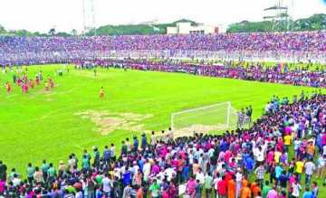 ফুটবলপ্রেমীদের ঢল 