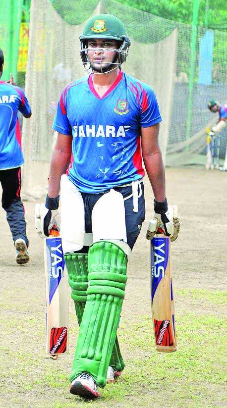 ব্যাটেবলে ঘাম ঝরালেন সাকিব 