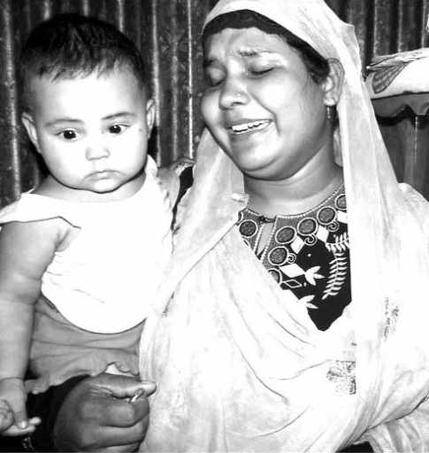 প্রবাসীর বাড়িতে লুট পুকুরে বিষ, ঘরছাড়া স্ত্রী