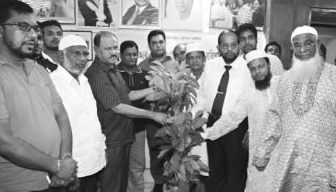 বৃক্ষরোপণ পরিচালনা করছে আল-আরাফাহ্ ইসলামী ব্যাংক লি.