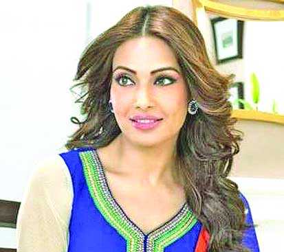 ৮০ পুলিশ ও বিপাশা!