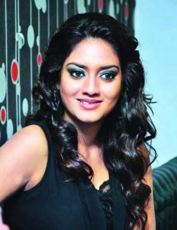 এবার আইটেম গার্ল নুসরত