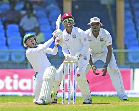 একাই লড়লেন মুশফিক