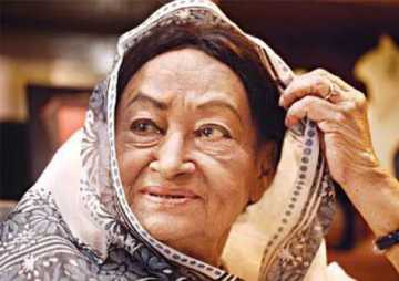 দুইটায় শহীদ মিনারে ফিরোজা বেগমকে শ্রদ্ধা নিবেদন